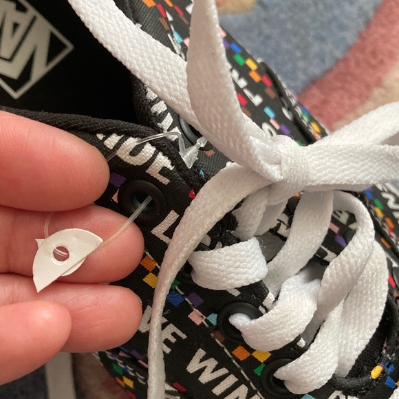 NWOB Vans Doheny “Love Wins” Pride Sneaker, Embroidered Rainbow Logo - Picture 2 of 10